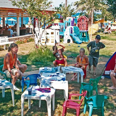 호텔 Eri & Village 4*
