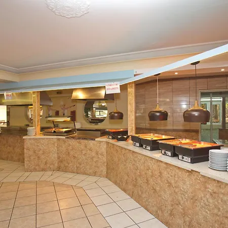 Eri Beach&village Hotell 4*