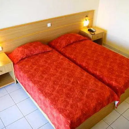 Eri Beach&village Hotell 4*